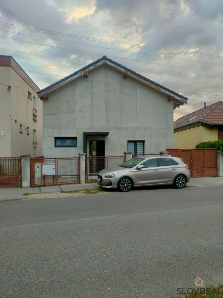 obnova fasády domu.jpeg