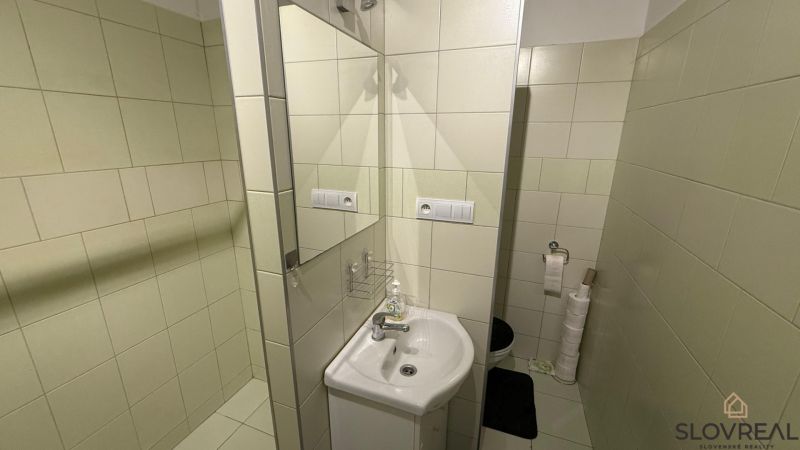 4d18795e-0d59-42ae-ab11-731a6ee2e577.jpg